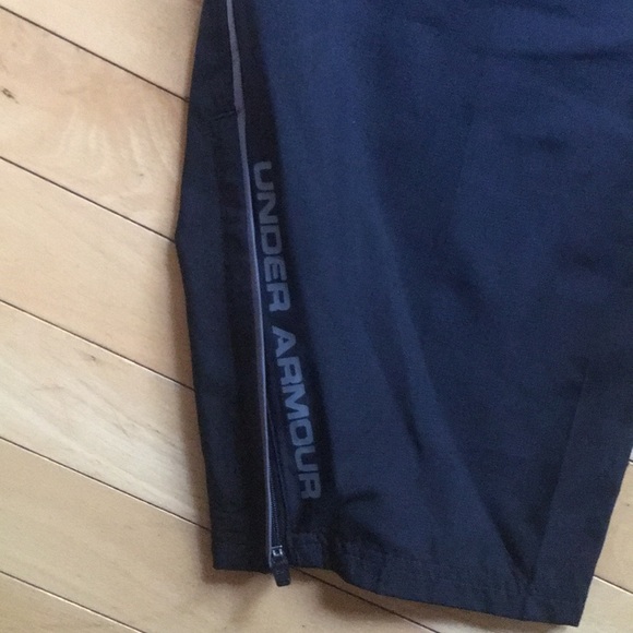 Men’s Under Armour lightweight pants Like new🏈✨ - Picture 5 of 8